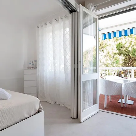 Oasis 38 Pool E Balcony I Immobilux Apartment *