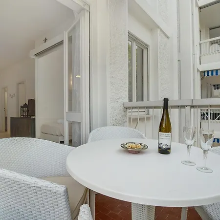 Oasis 38 Pool E Balcony I Immobilux Apartment
