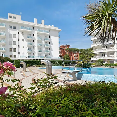 Oasis 38 Pool E Balcony I Immobilux Appartamento Lido di Jesolo