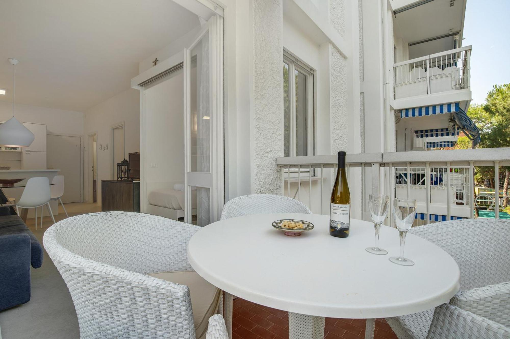 Apartment Oasis 38 Pool E Balcony I Immobilux