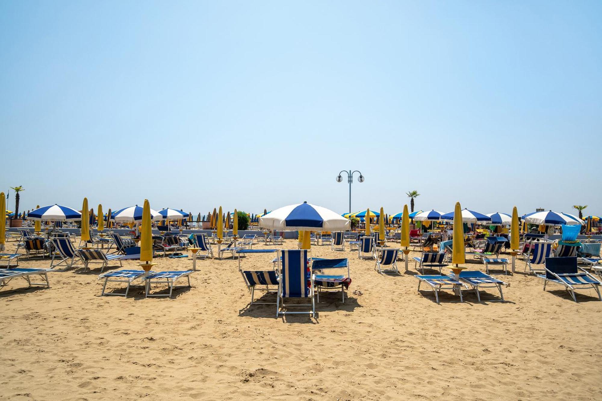 Oasis 38 Pool E Balcony I Immobilux Apartment