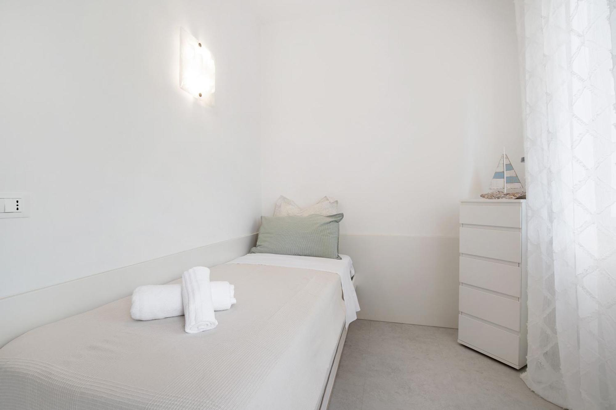 Oasis 38 Pool E Balcony I Immobilux Apartment