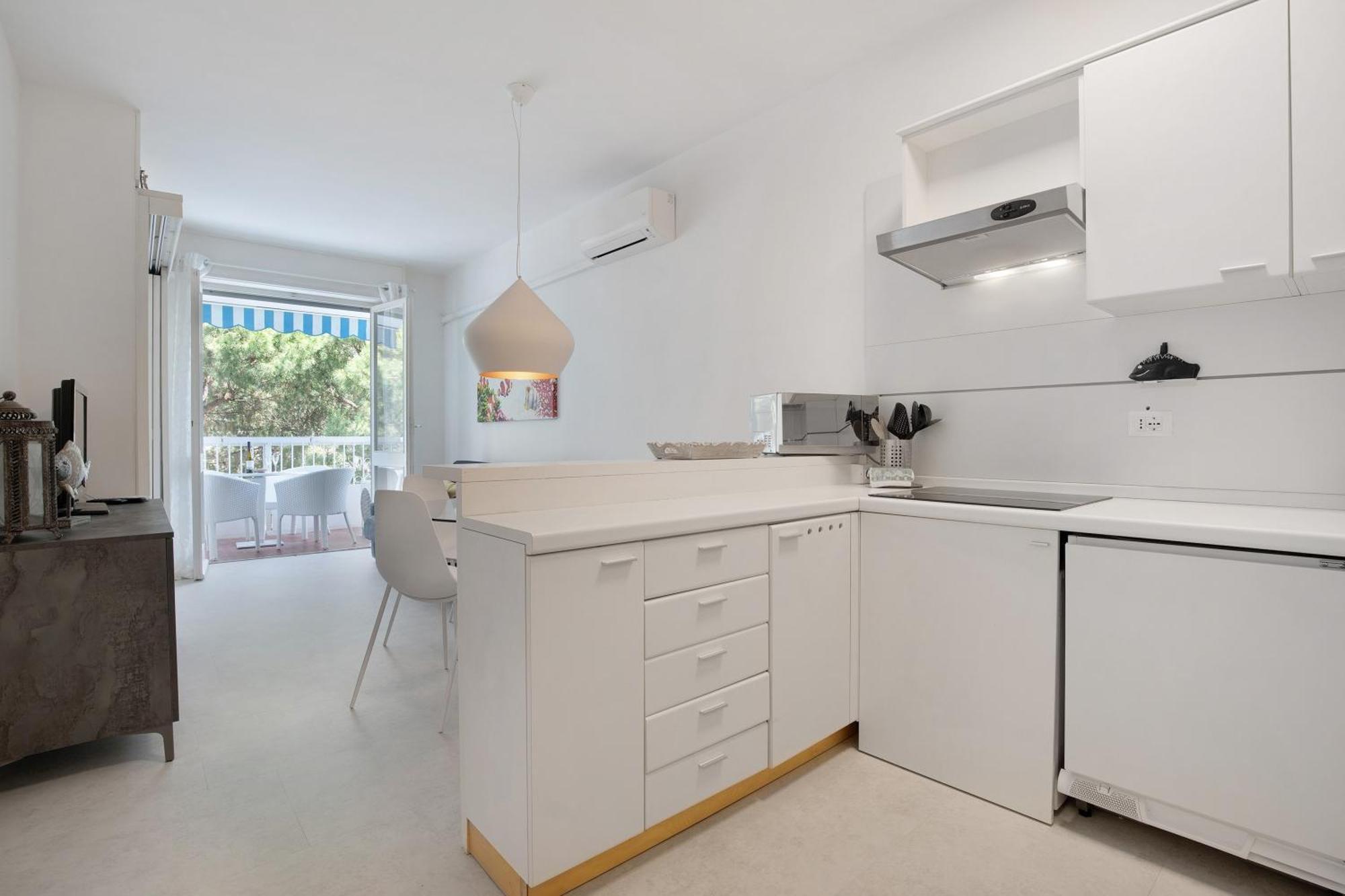 Oasis 38 Pool E Balcony I Immobilux