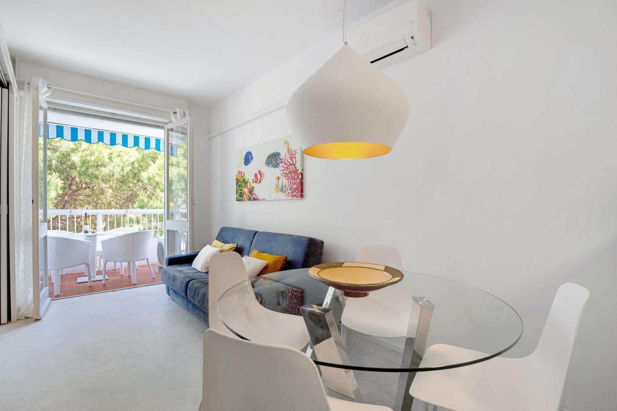 Oasis 38 Pool E Balcony I Immobilux