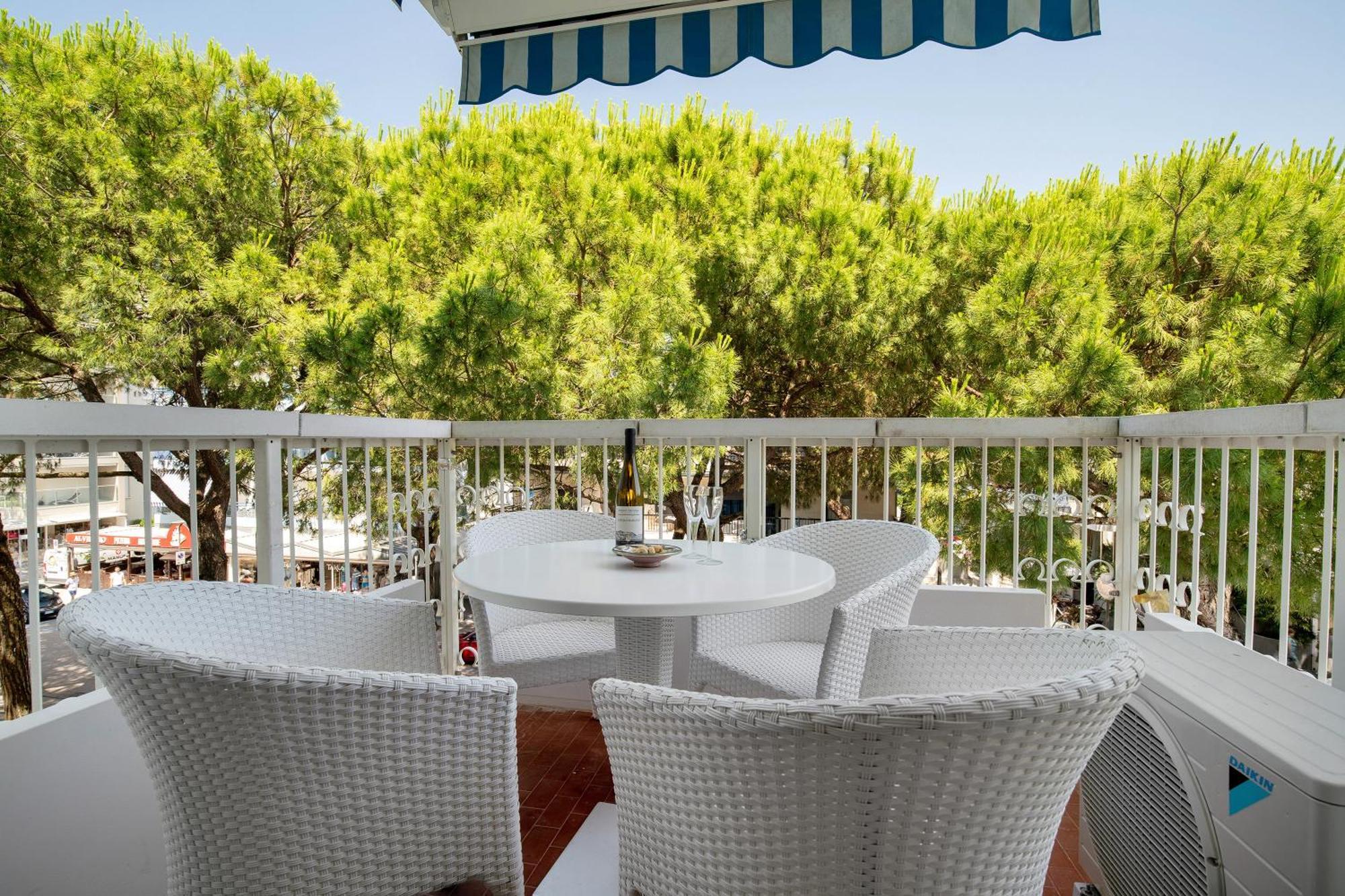 Oasis 38 Pool E Balcony I Immobilux * Lido di Jesolo