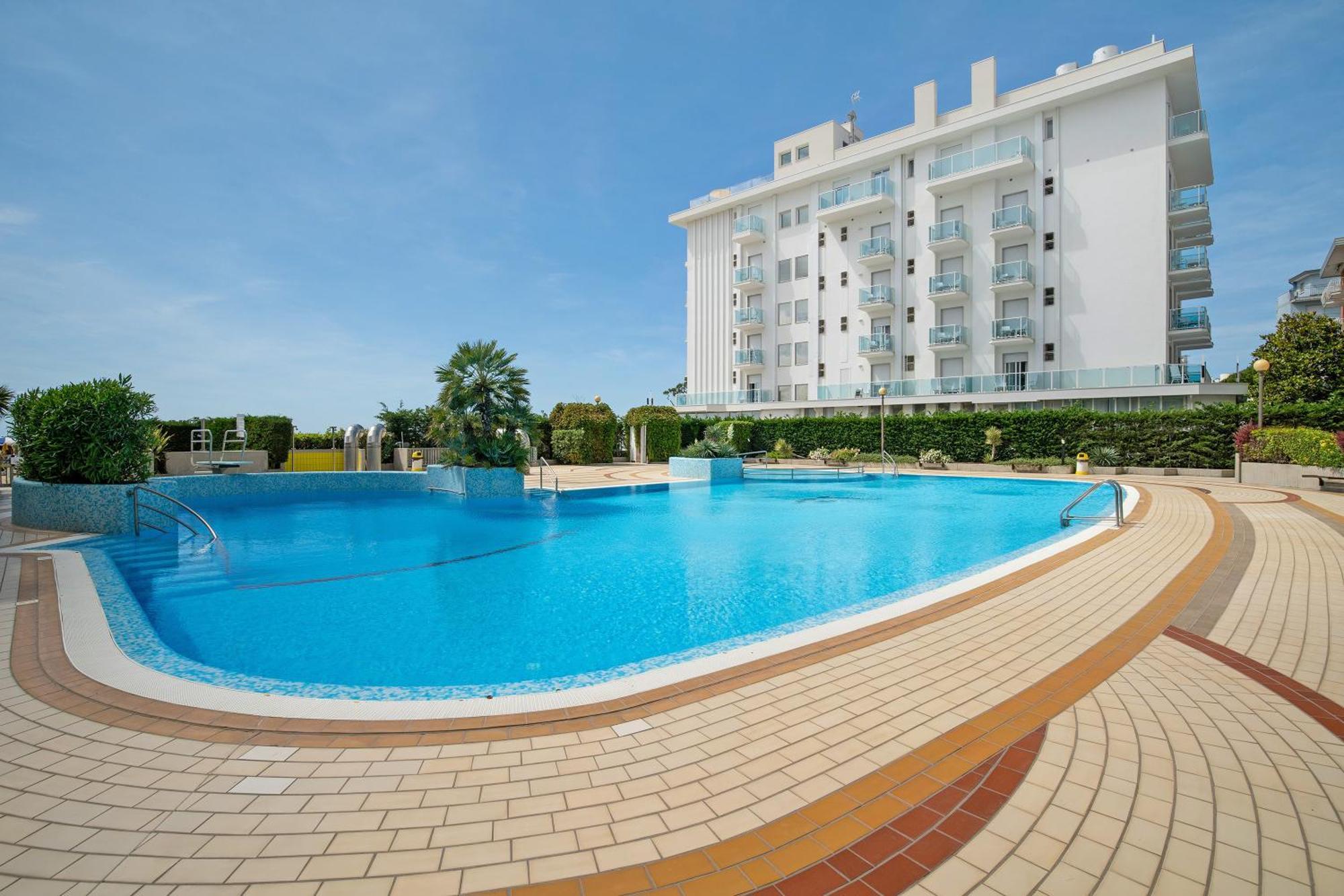 Apartment Oasis 38 Pool E Balcony I Immobilux