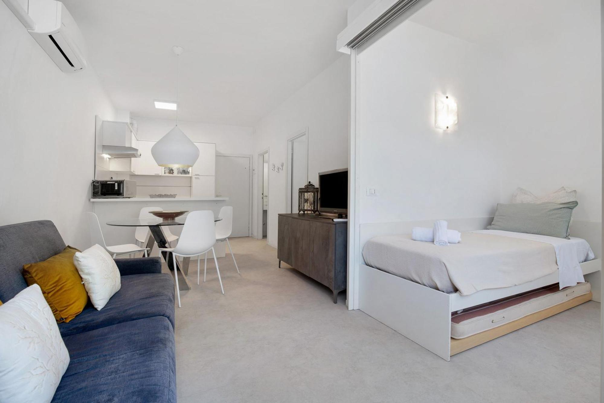 Oasis 38 Pool E Balcony I Immobilux Apartment *