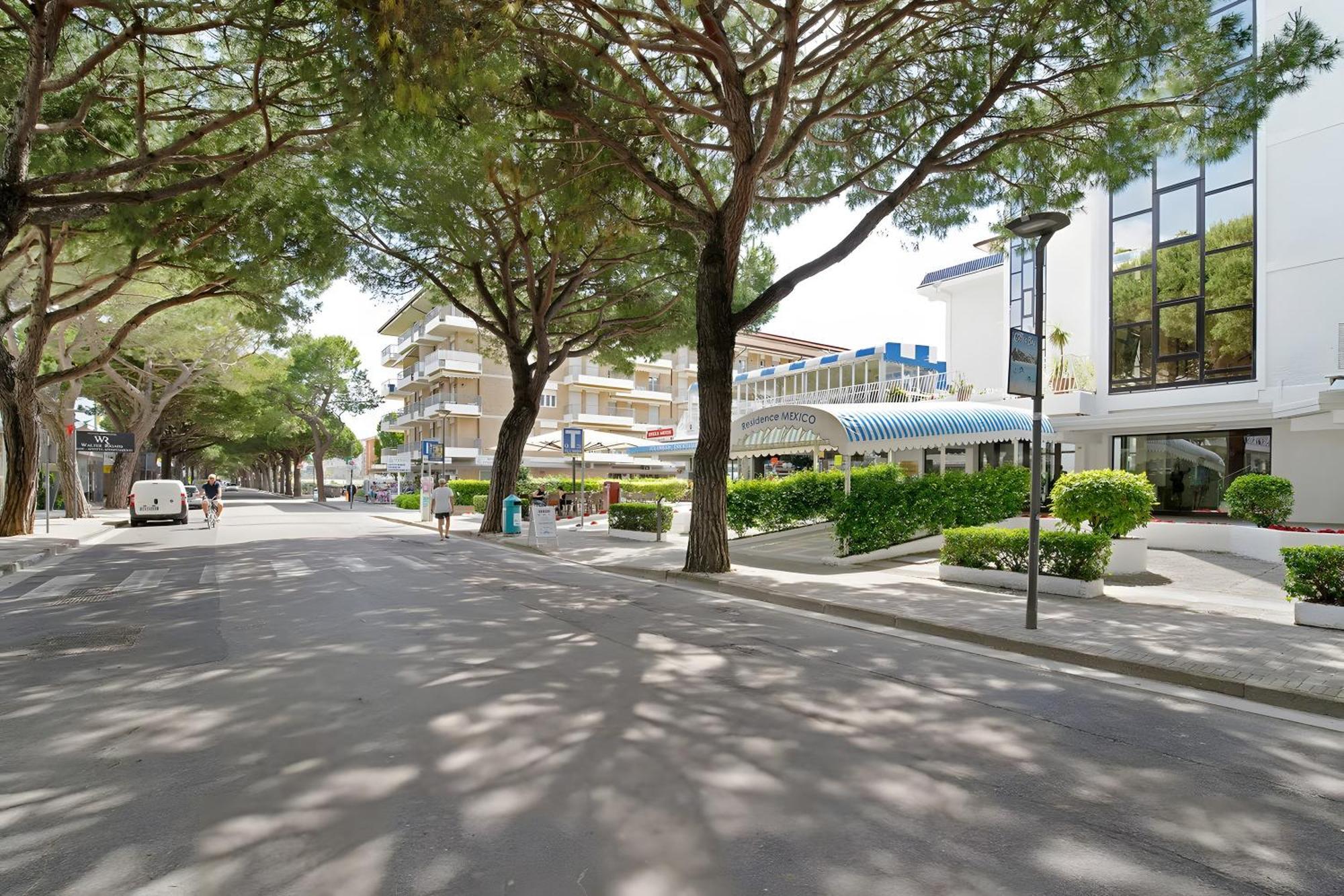 Oasis 38 Pool E Balcony I Immobilux Apartment *